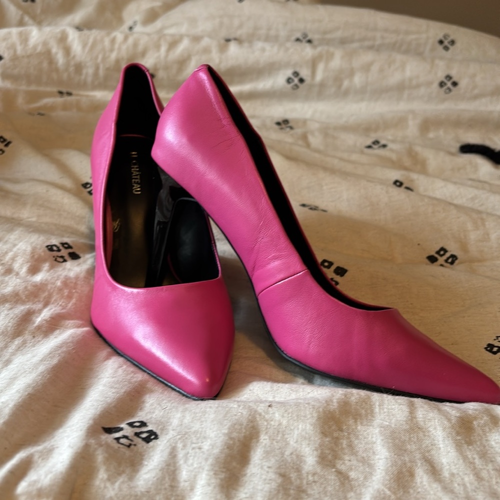 REDUCED!! - Never Worn Le Chateau Heels - super pretty!